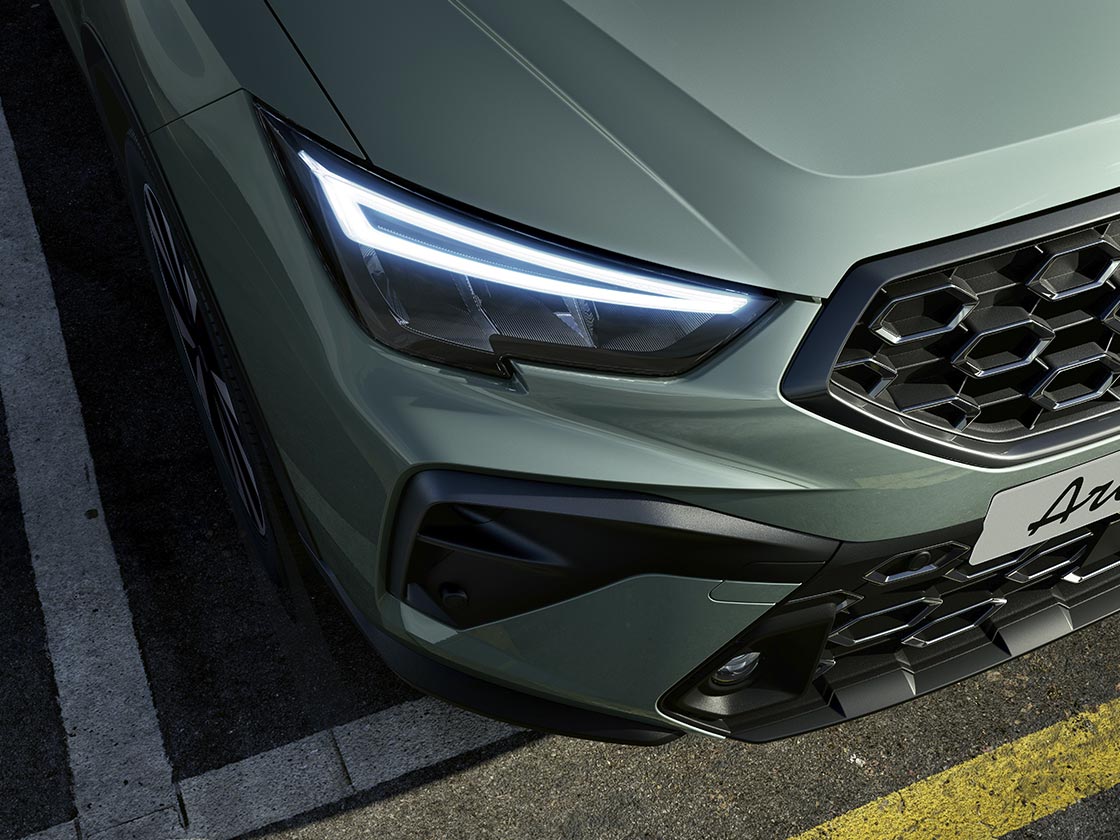 SEAT Arona con iluminación que resplandece