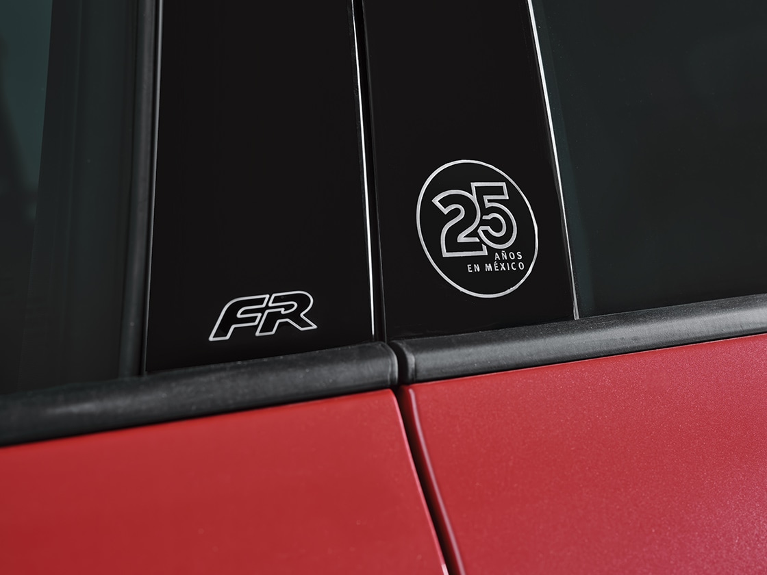 SEAT Ibiza con Emblema conmemorativo 25 aniversario