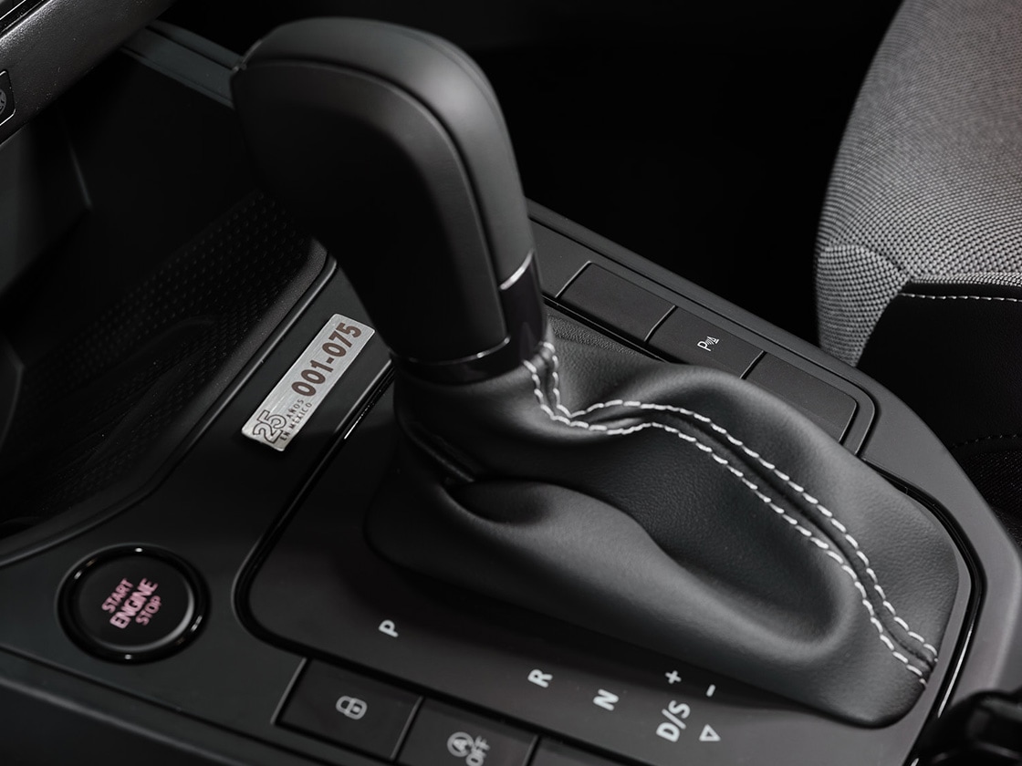 SEAT Ibiza 25 Aniversario con Placa seriada en consola central