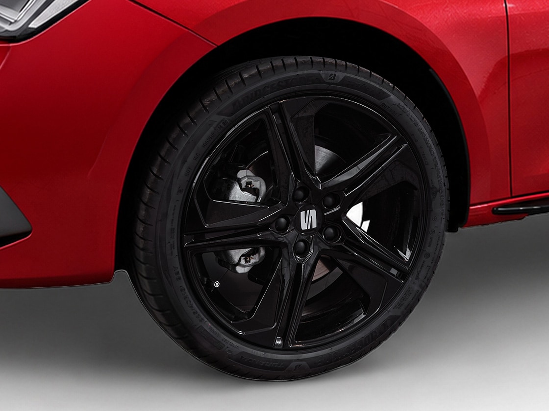 SEAT León 25 Aniversario con Rin de 18" en acabado negro