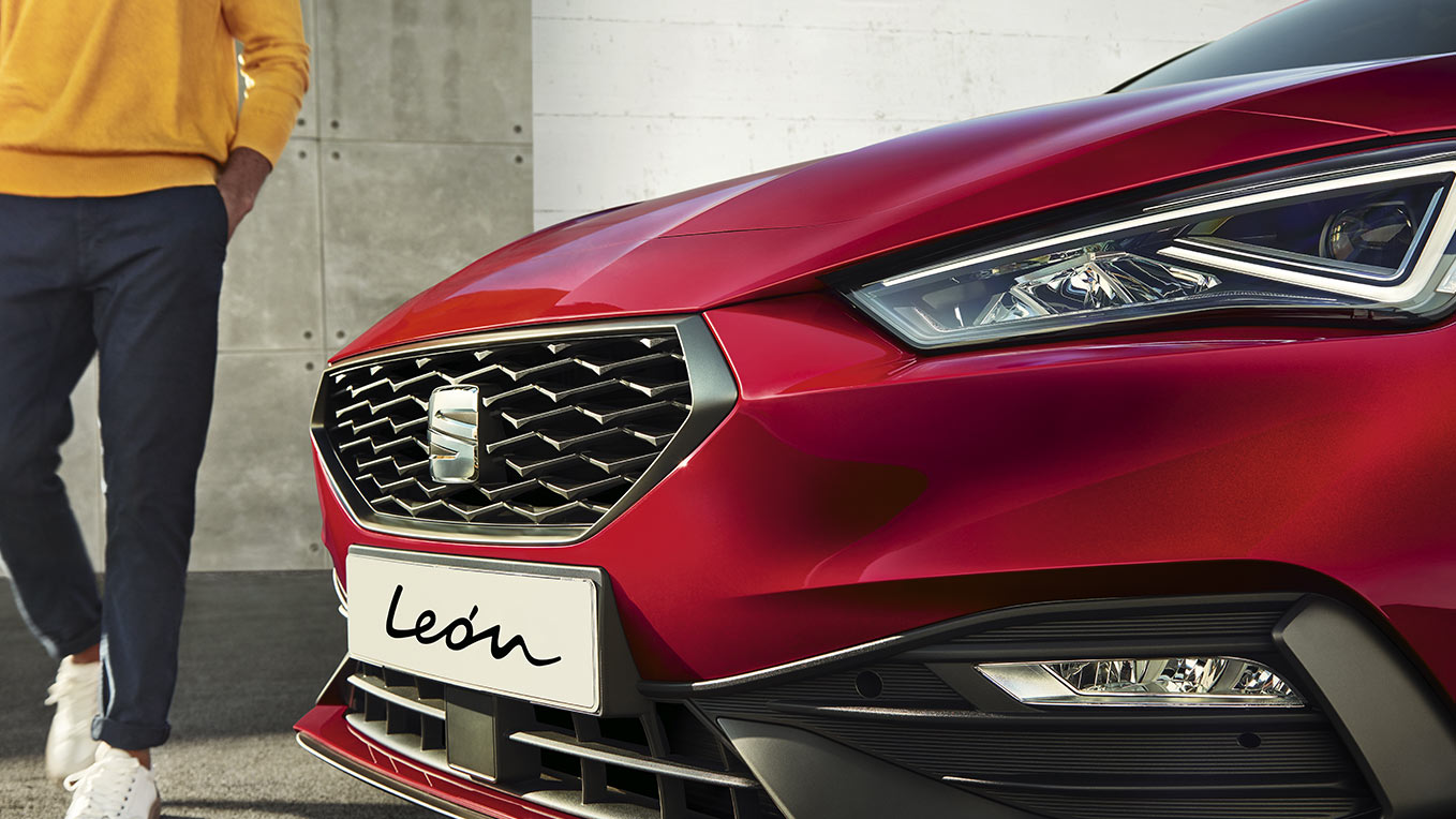 SEAT León con Faros principales en LED