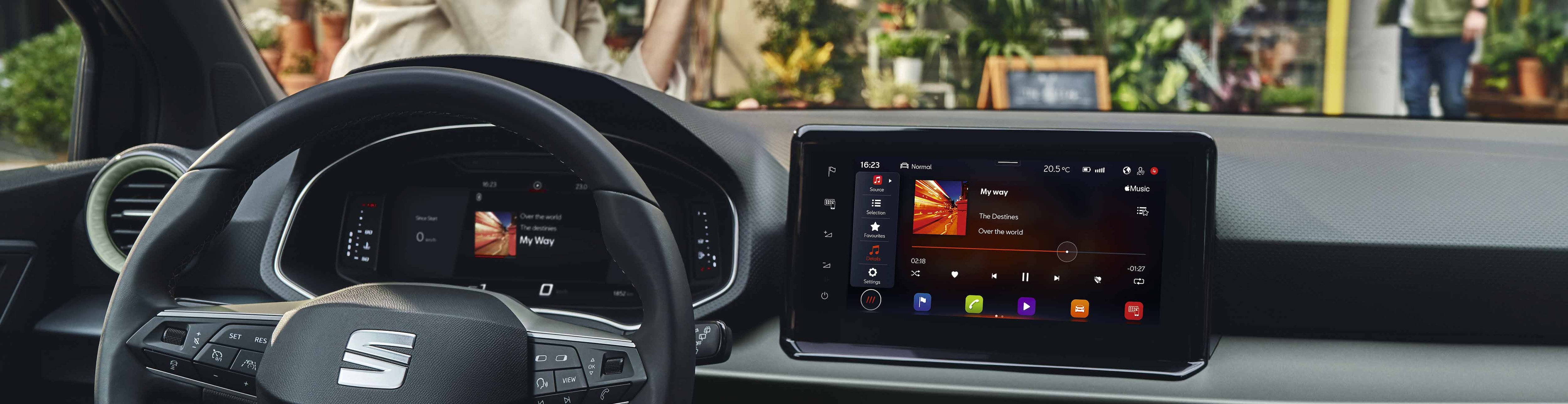 SEAT Arona Xperience con volante multifuncional forrados en piel