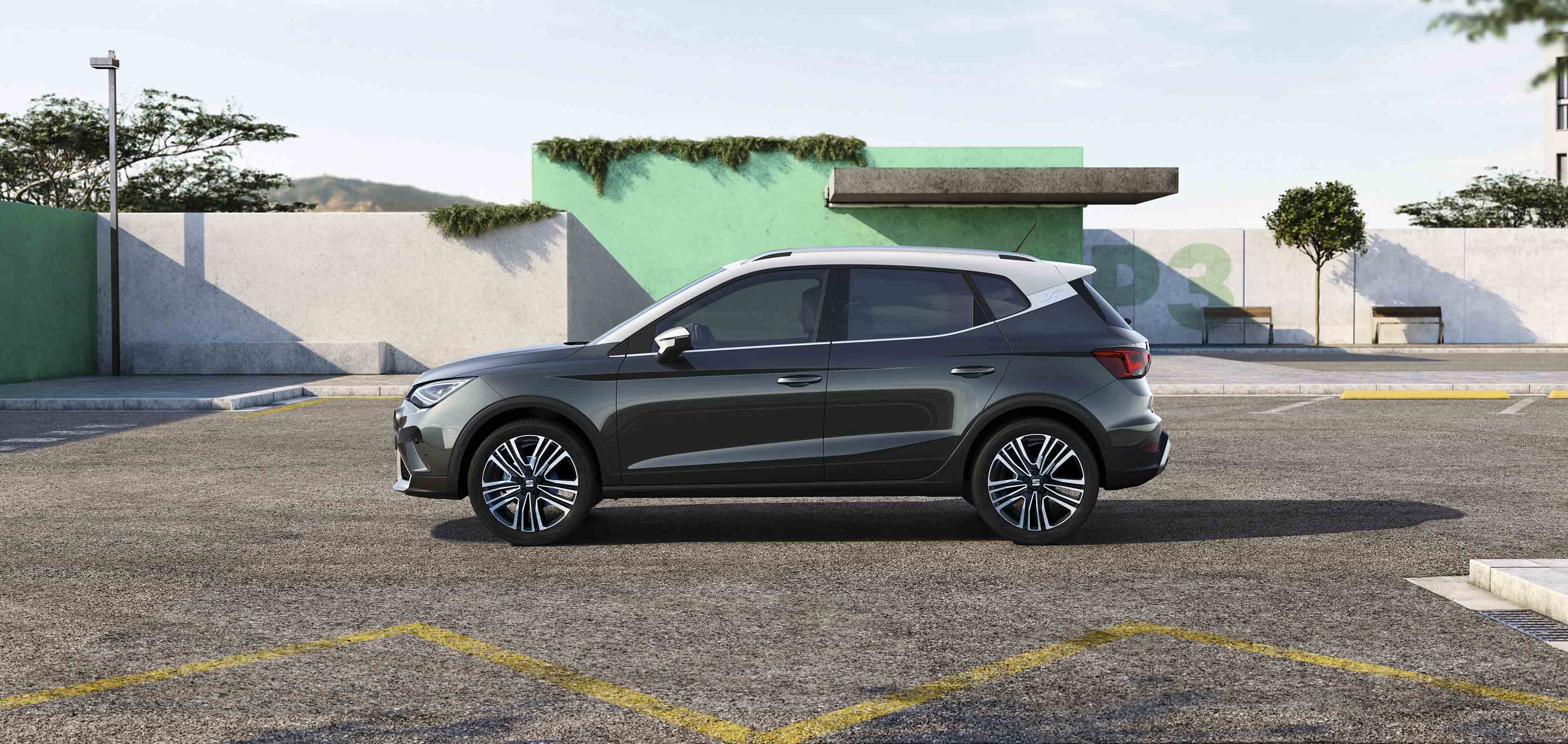 Vista lateral SEAT Arona Xperience 2022 verde camuflaje