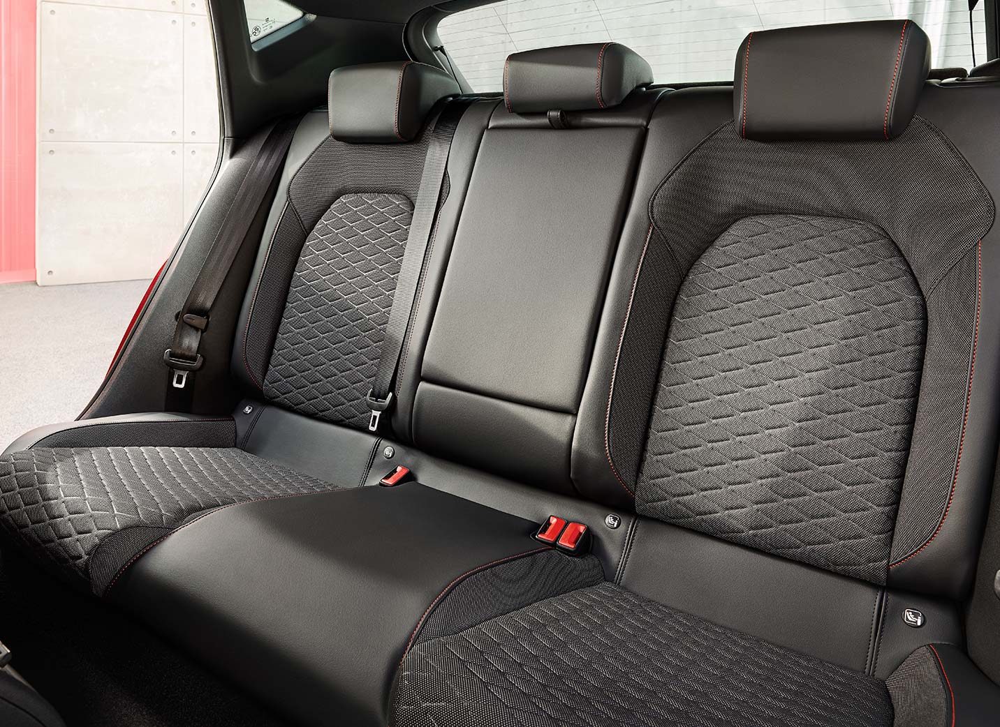 Nuevo SEAT León con estilo único y diseño deportivo en interiores.