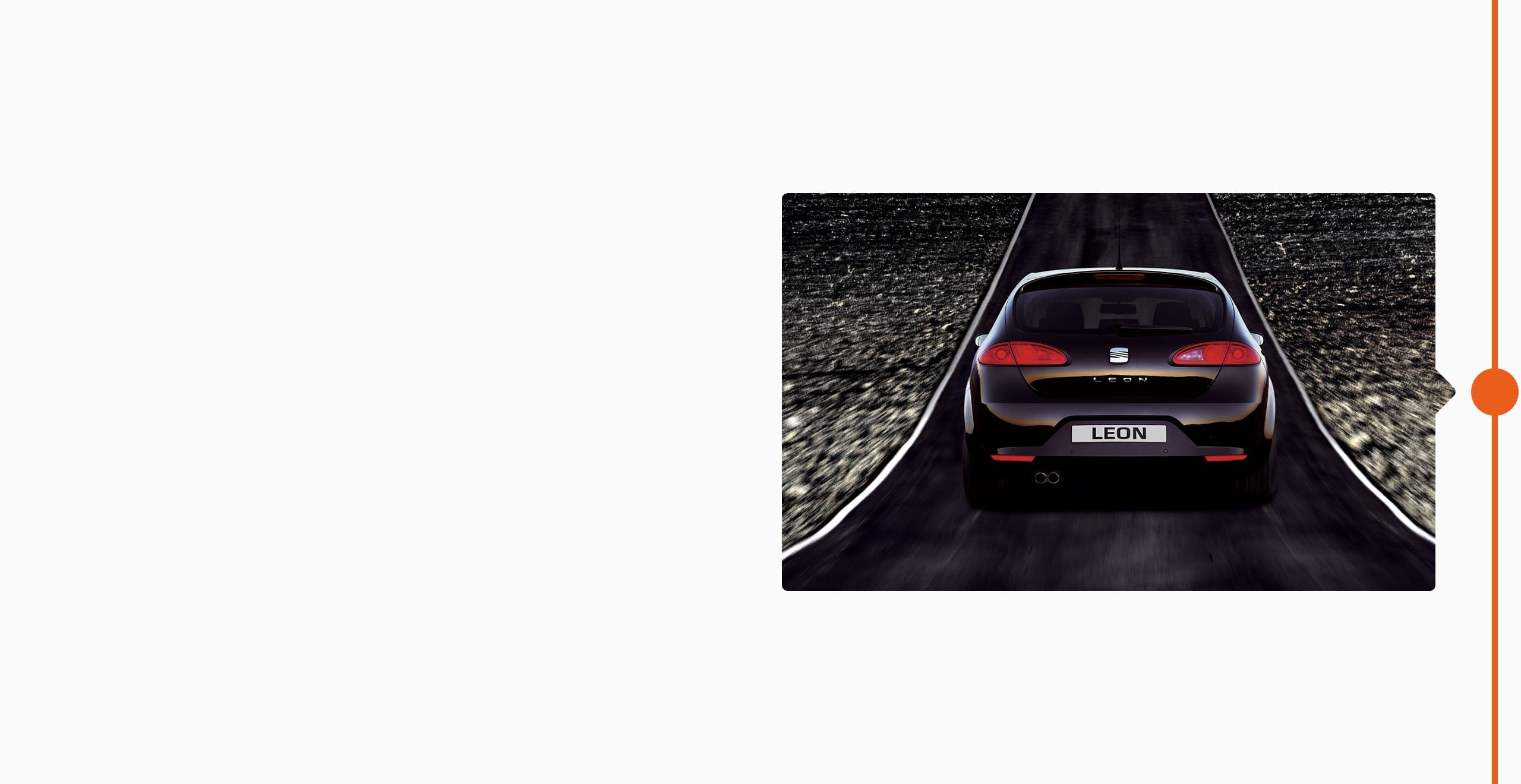 SEAT historia de la marca 2005 - SEAT León retrovisor negro sobre negro camino