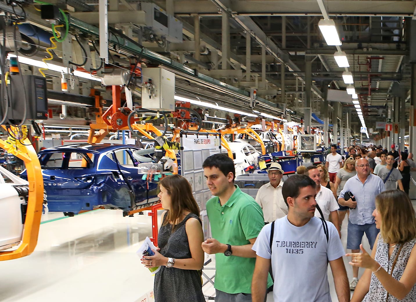 Grupo de personas de SEAT Martorell Factory en una gira - Cultura de recursos humanos de SEAT