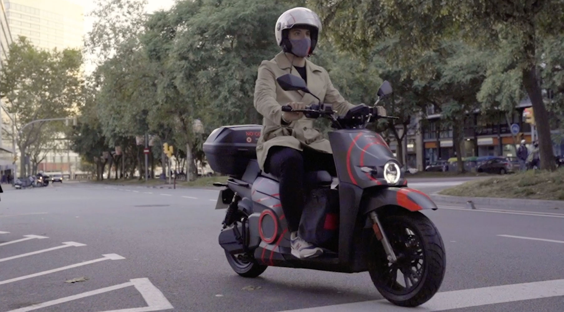 SEAT MÓtosharing cuenta con una flota de 632 motos 100% eléctricas repartidas por la ciudad de Barcelona.