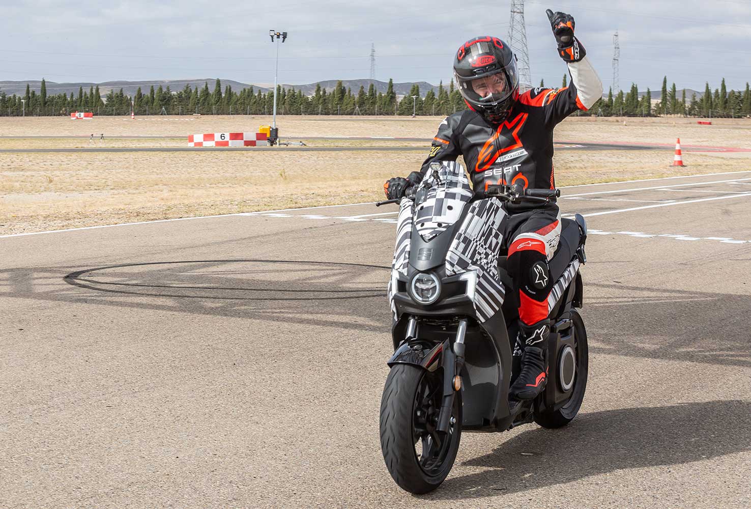 Éxito en el mayor reto de SEAT MÓ 125 Performance:  la moto eléctrica urbana logra dos títulos Guinness World Records™ en 48 horas