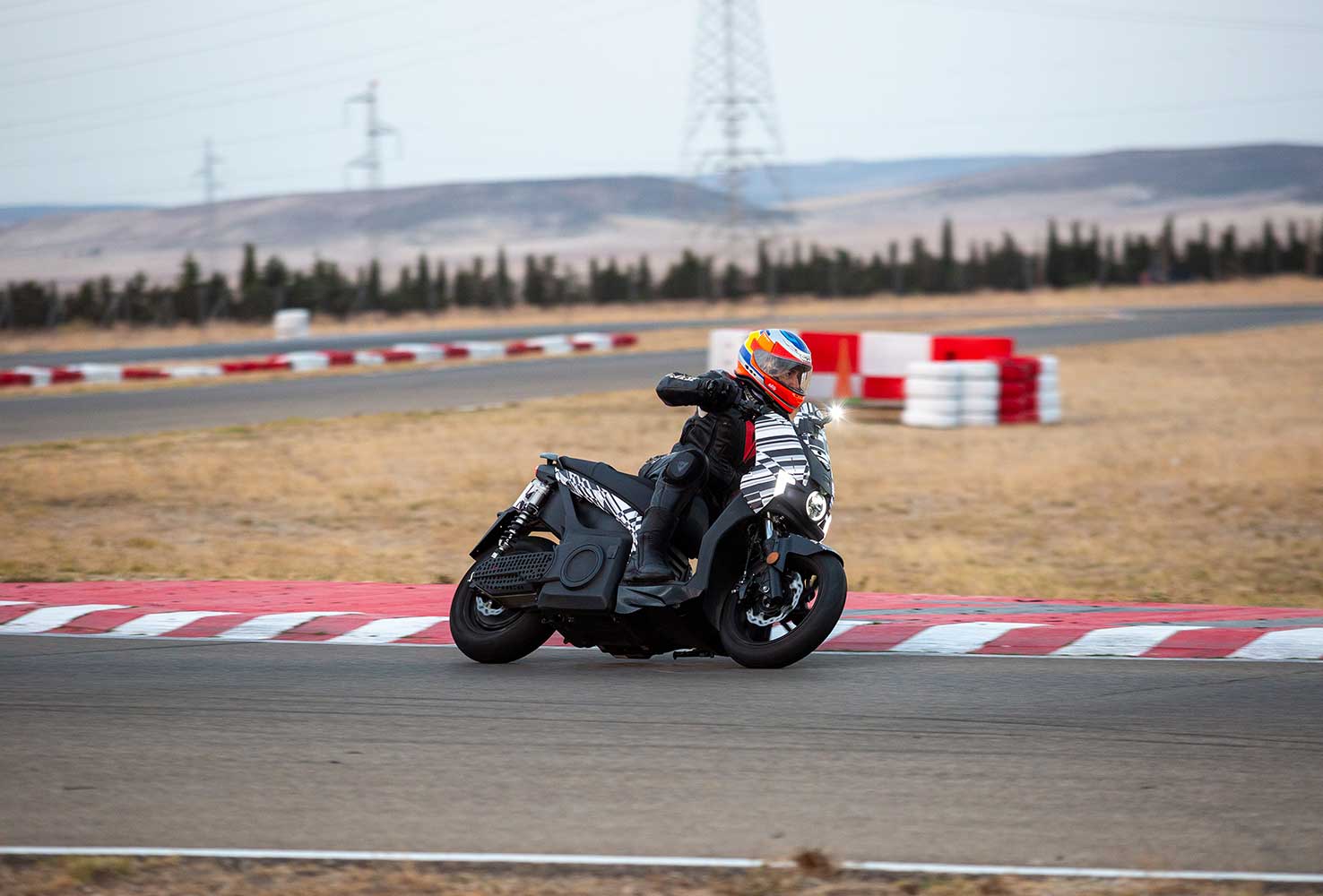 Éxito en el mayor reto de SEAT MÓ 125 Performance:  la moto eléctrica urbana logra dos títulos Guinness World Records™ en 48 horas