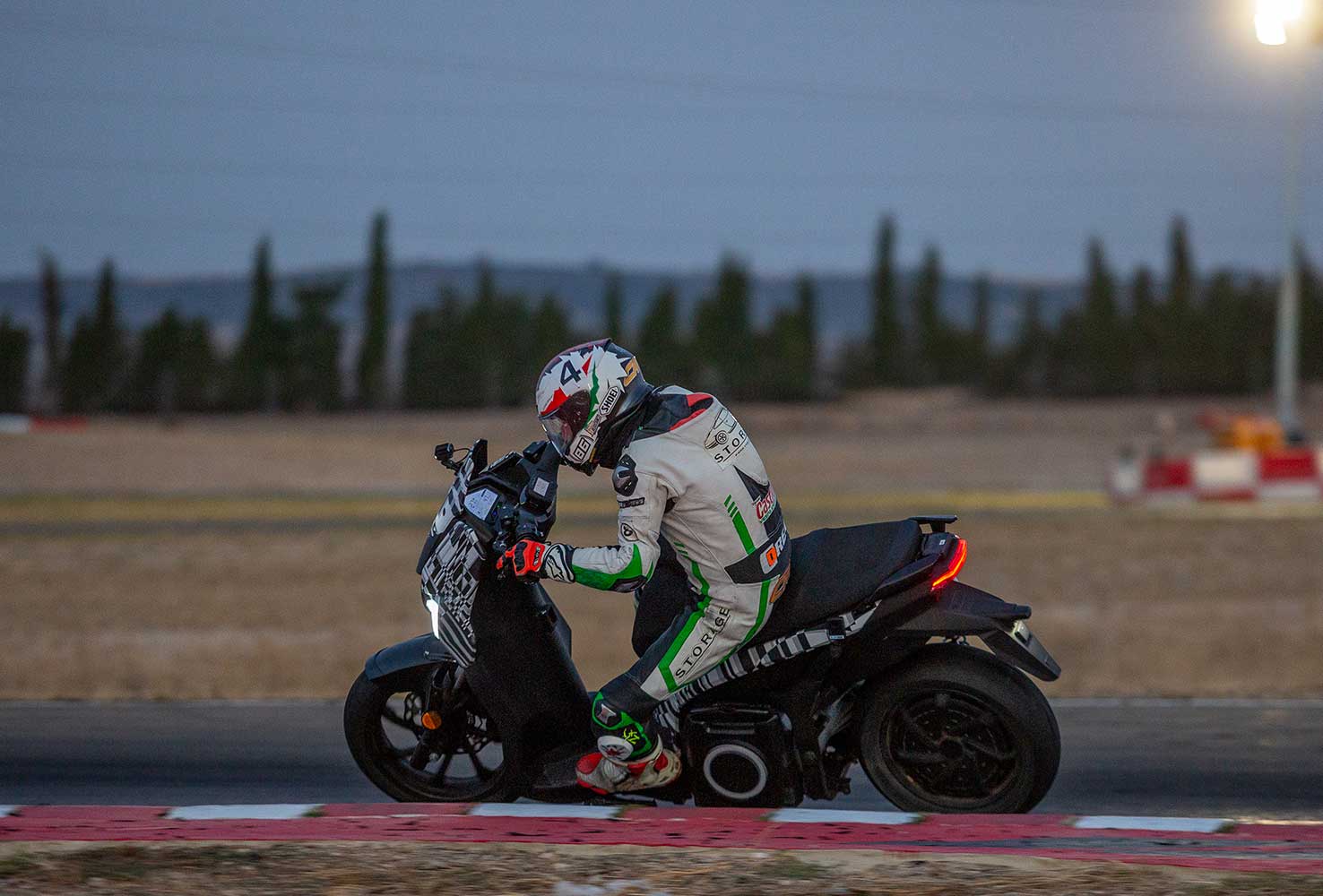 Éxito en el mayor reto de SEAT MÓ 125 Performance:  la moto eléctrica urbana logra dos títulos Guinness World Records™ en 48 horas