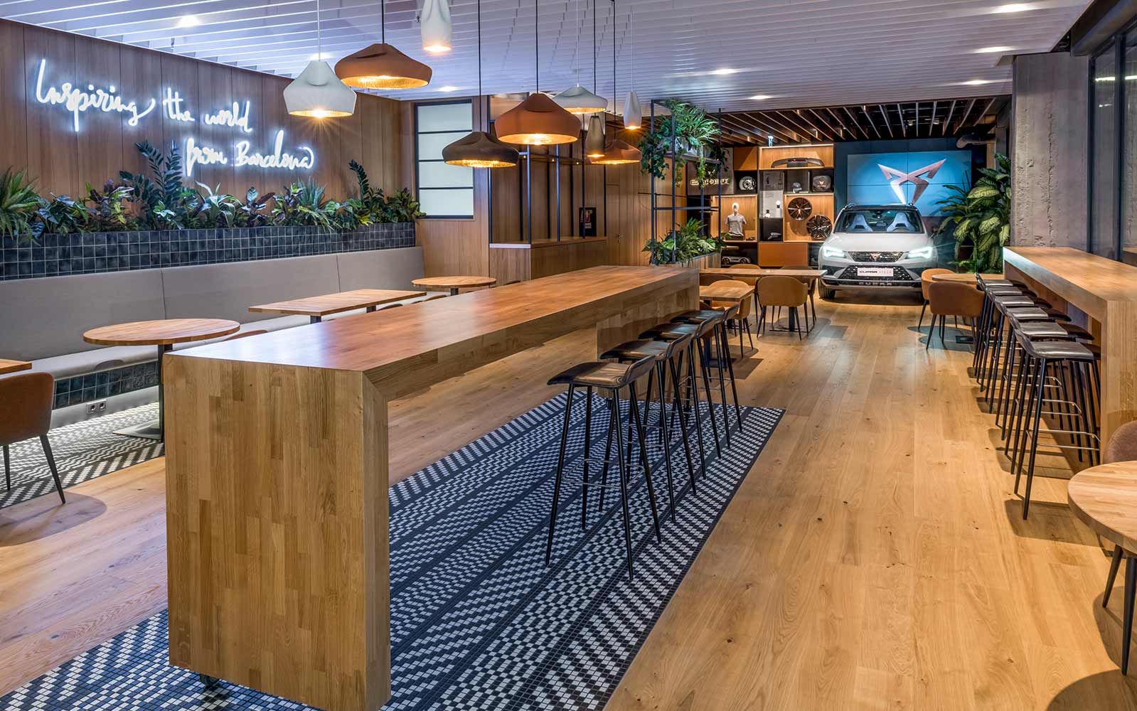 La compañía creada en Barcelona combina el mundo culinario con el automovilístico y abre un restaurante en la capital de Austria.