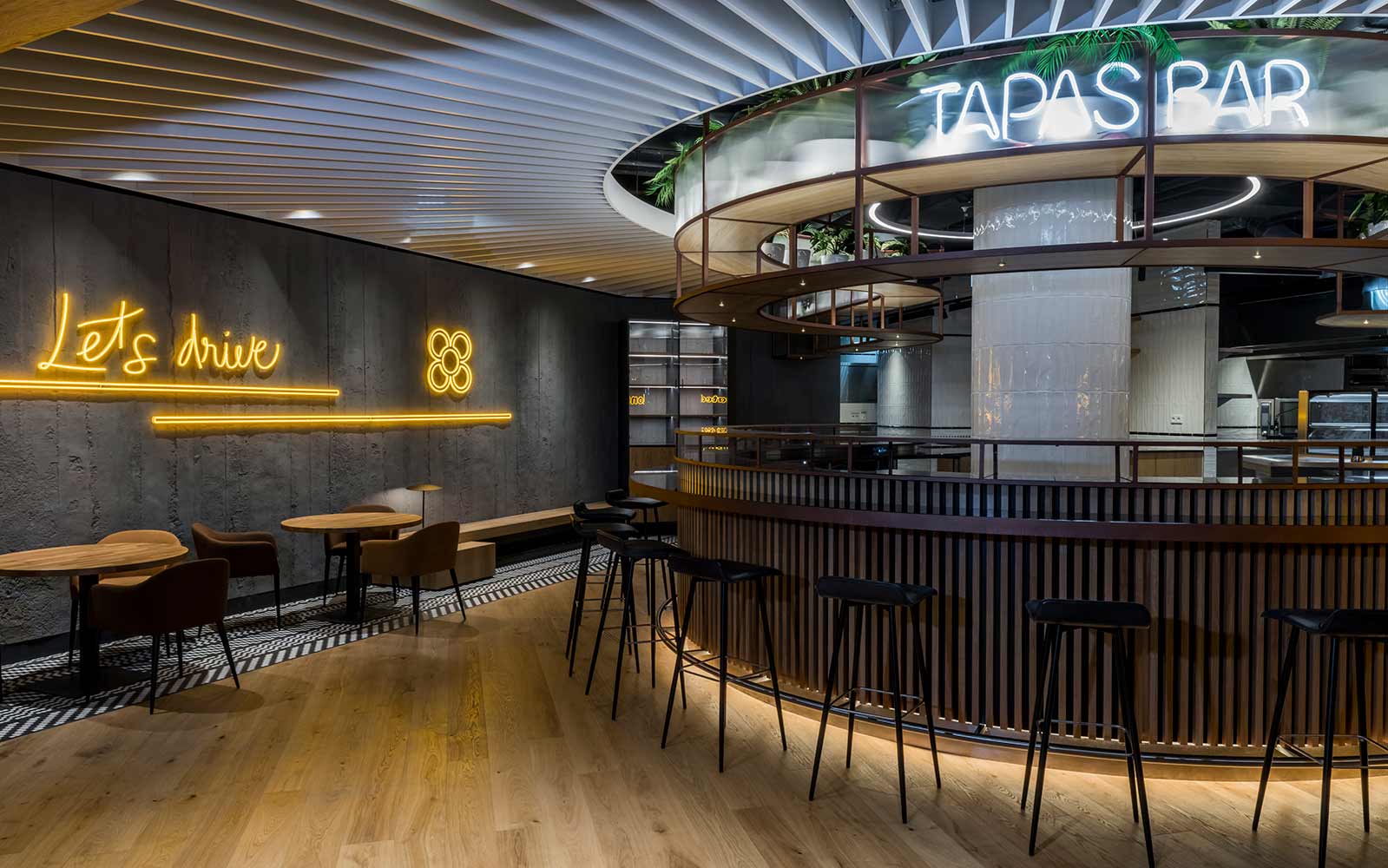 Además de ofrecer todos los platos de la cocina española, el espacio presentará y exhibirá los últimos modelos de SEAT y CUPRA, además de sus colaboraciones lifestyle.