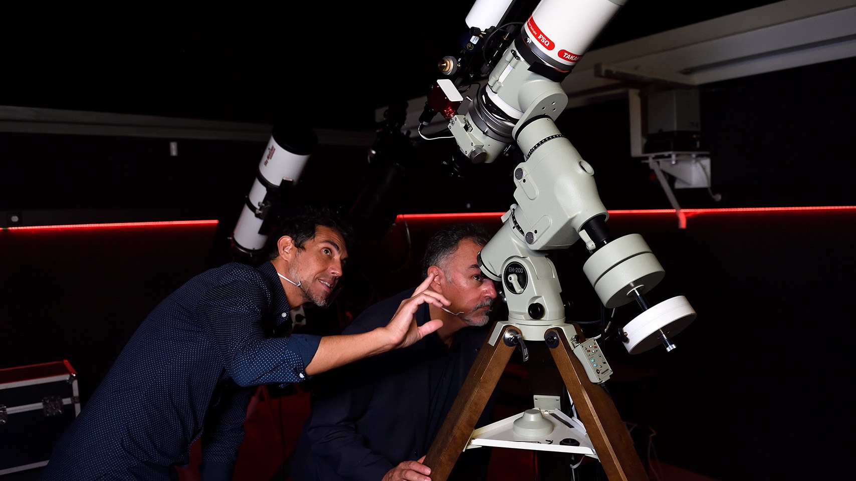 Reunimos a un astrofotógrafo y a un experto en fotometría de SEAT bajo uno de los cielos más oscuros de Europa, el de la reserva Dark Sky Alqueva, en Portugal.