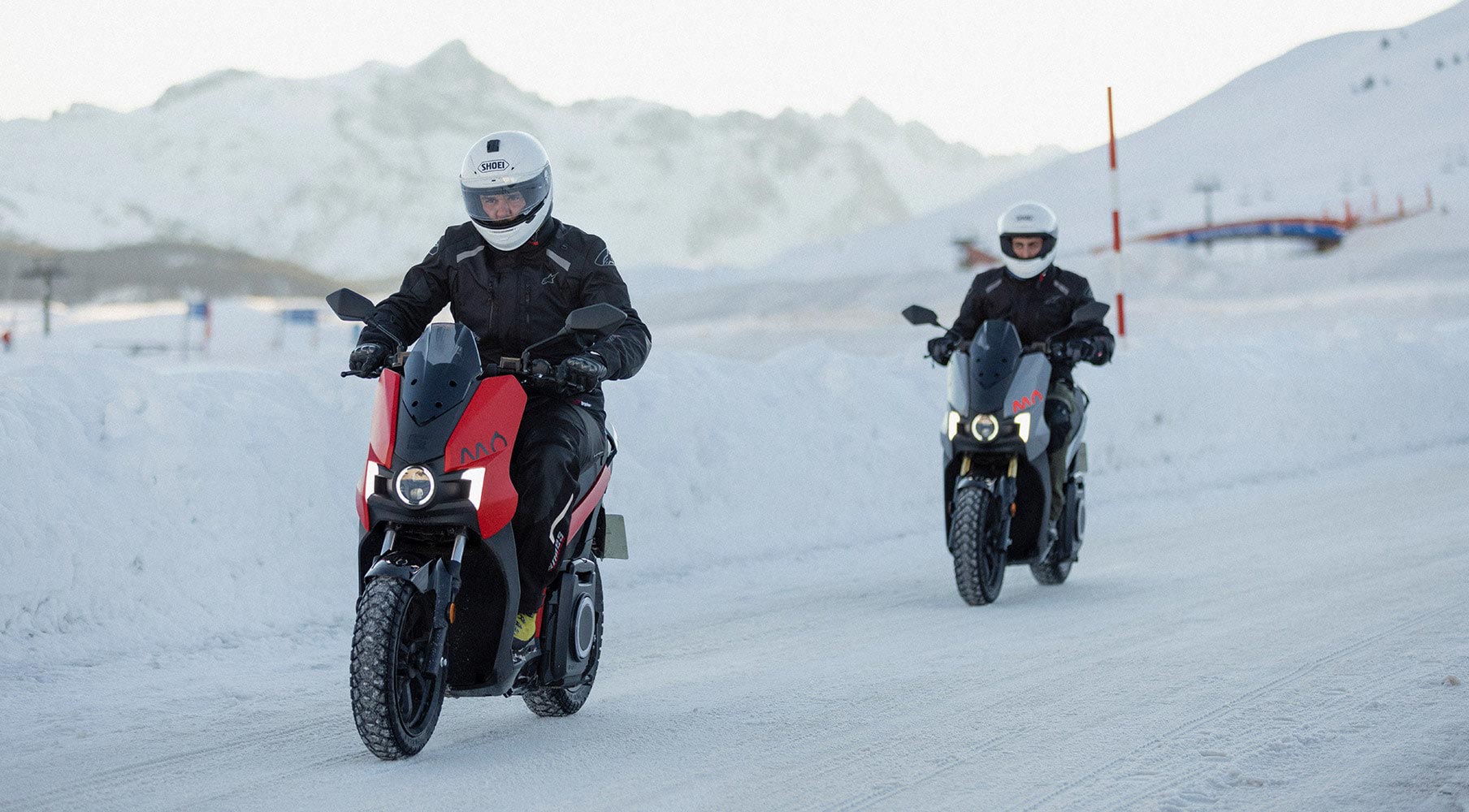 La moto eléctrica se enfrentó a 4,400 kilómetros de nieve, arena, agua, grava, a temperaturas entre los -10ºC y los 45ºC.