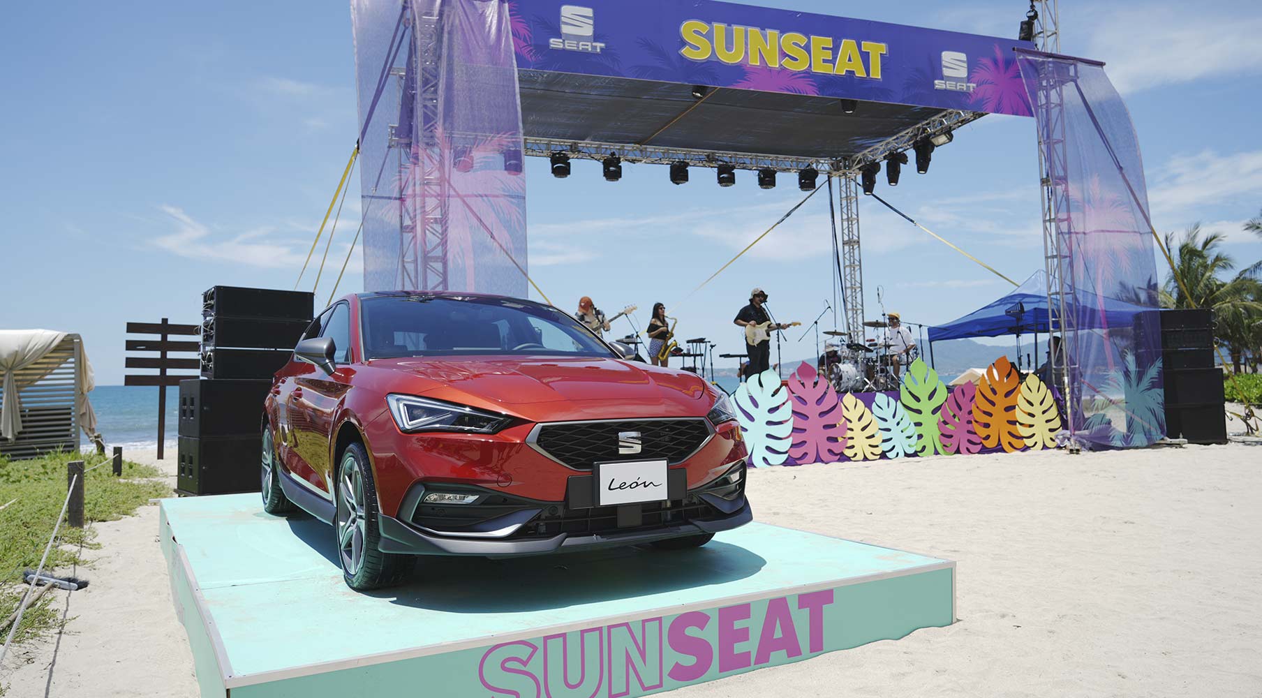 SEAT México brilla más que nunca este verano con el ritmo y buena vibra de Caloncho y Sofía Monroy.