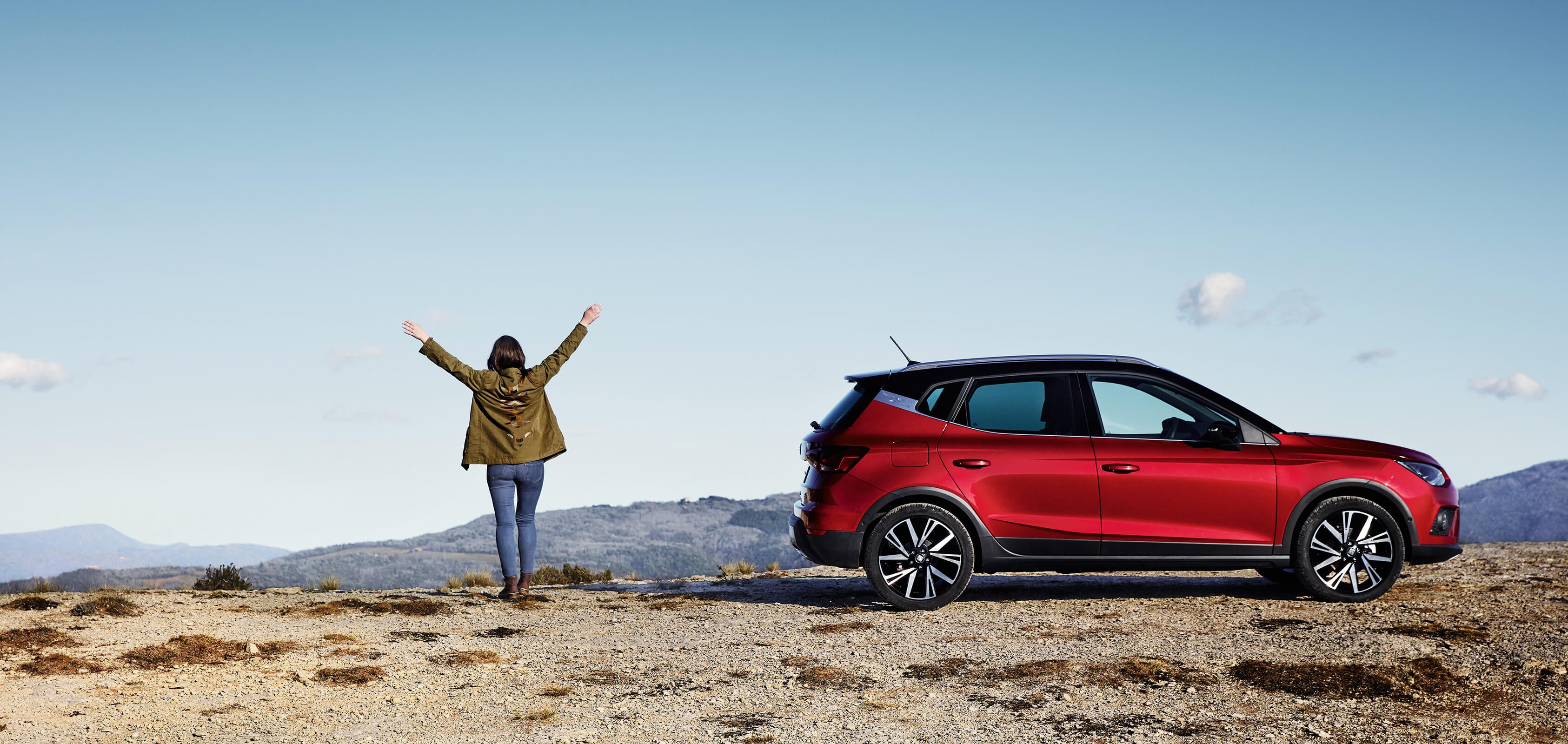 SEAT Service and Maintenance – SEAT Leon landscape shot at the side of a hill with bike rack