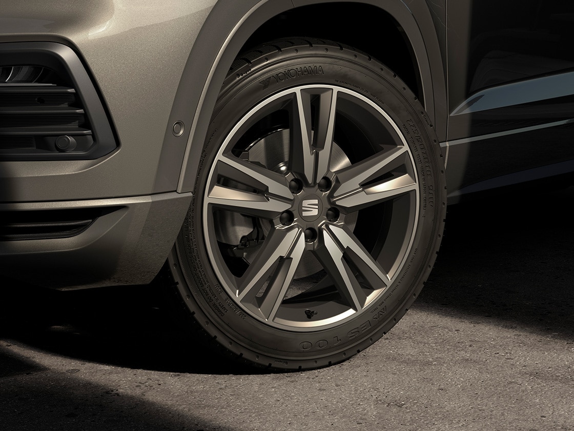 SEAT Ateca FR con Rin de aluminio de 18" acabado maquinado