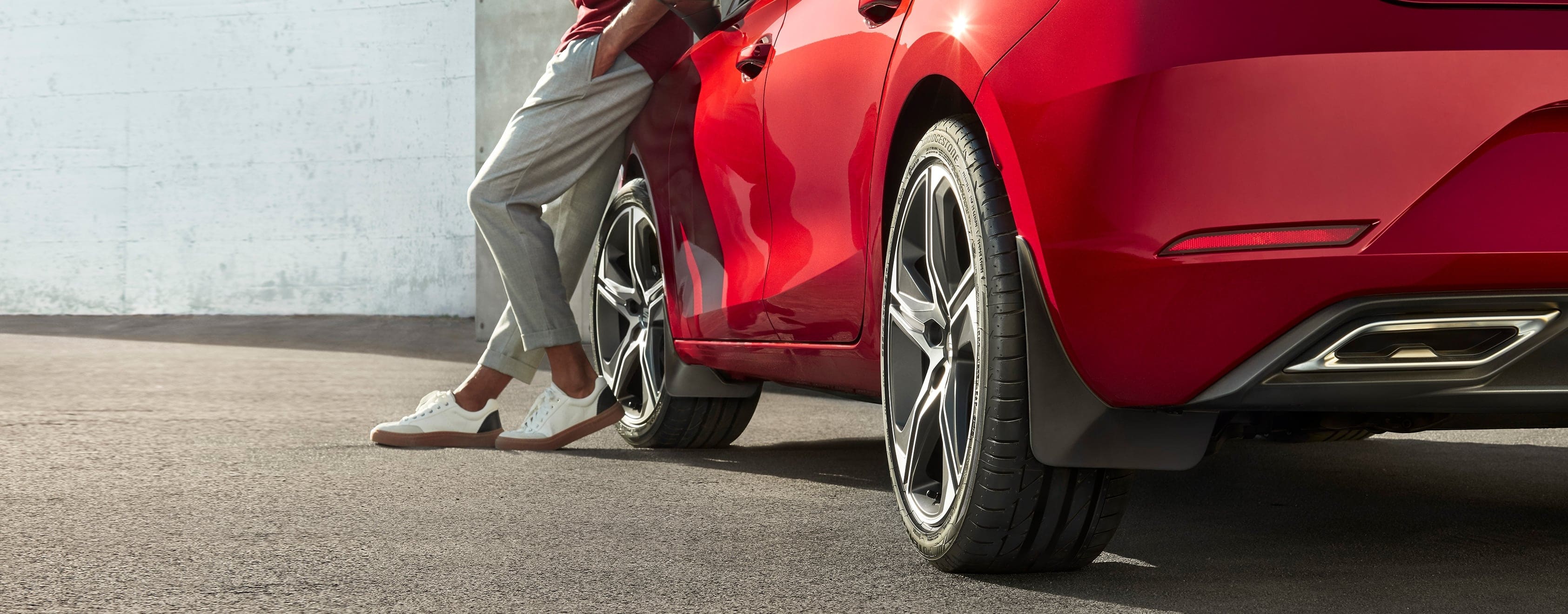 Nuevo SEAT León con accesorios guardabarros deportivos