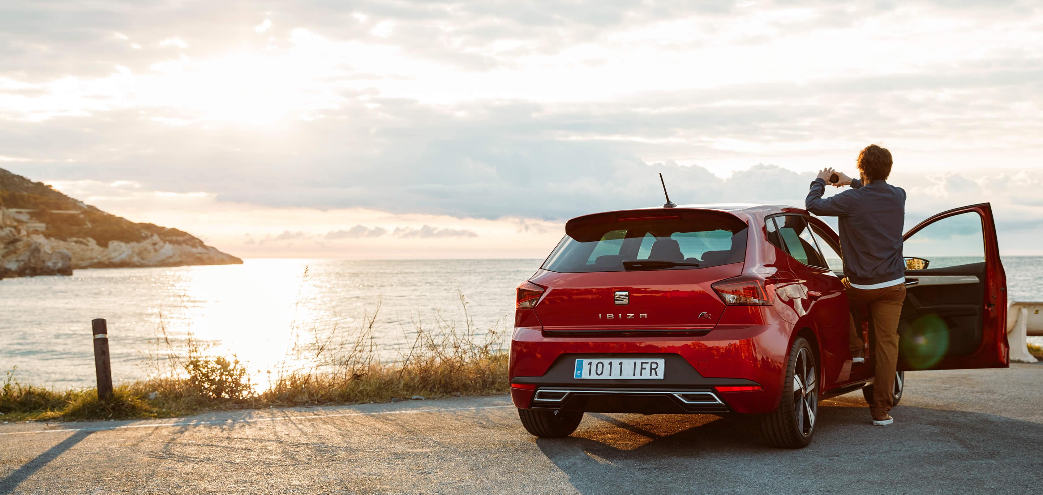 SEAT Ibiza vista trasera en playa